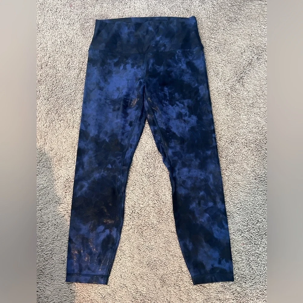 Lululemon Size 10 Leggings Shiny Blue and Black